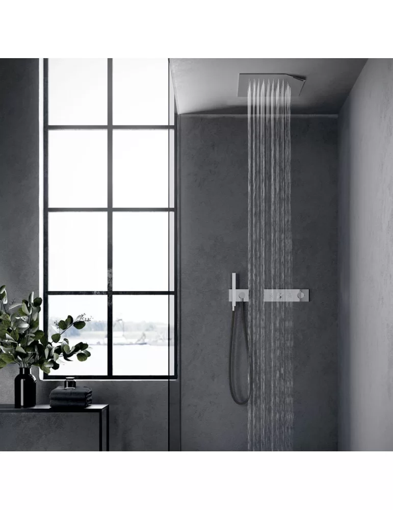 Tête de douche avec ciel de pluie et cascade