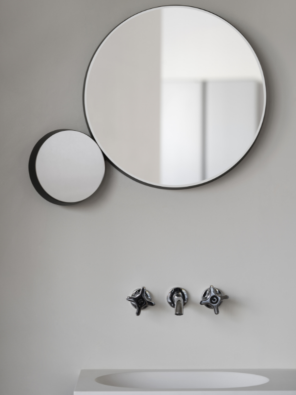 Miroir Gravity rond imaginé par Samuel Wilkinson pour Ex.t Design