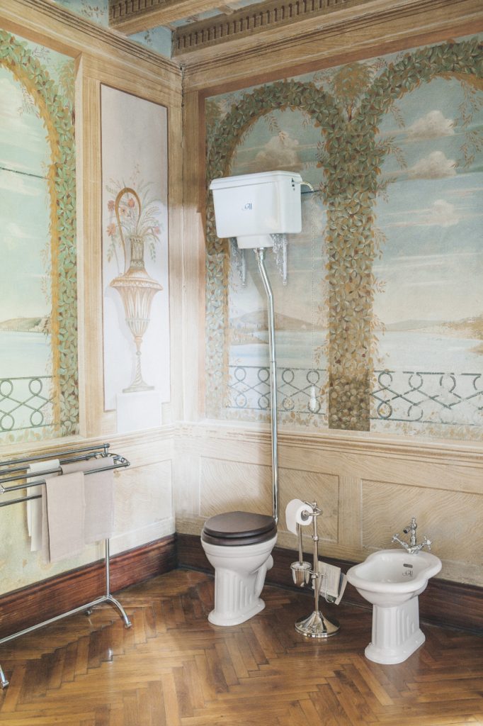 WC vintage avec réservoir haut Belgravia, de Gentry Home